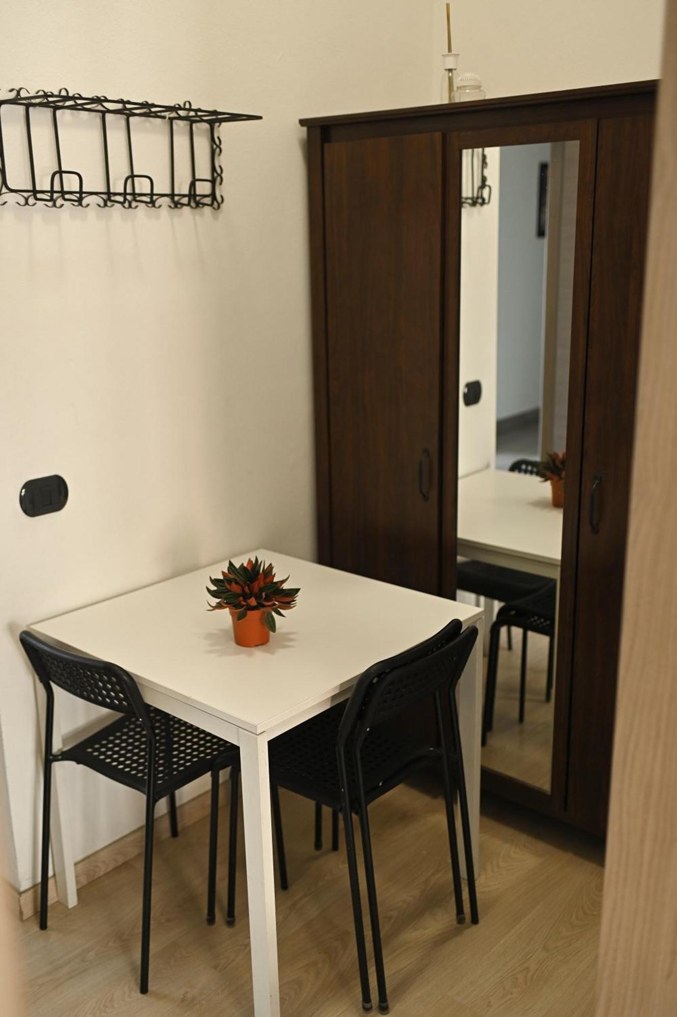 La Gloria Rho Private Rooms Only Dış mekan fotoğraf
